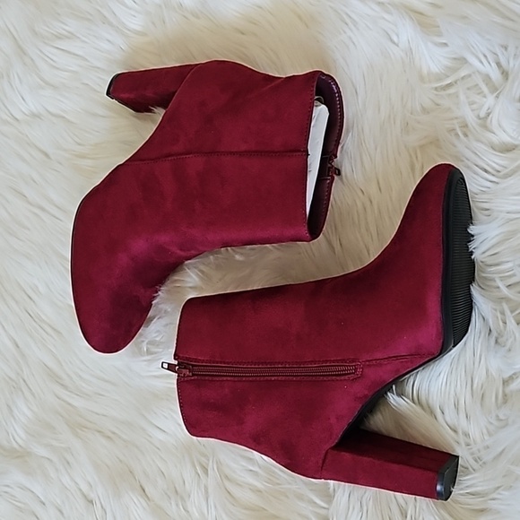 Katliu Red Faux Suede Heeled Boots NIB - Picture 4 of 14